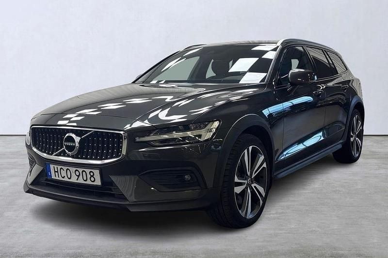 Grå Begagnad 2019 Volvo V60 CC Pro Kombi | 279 900 kr (Marknadspris) - Bild 1/4