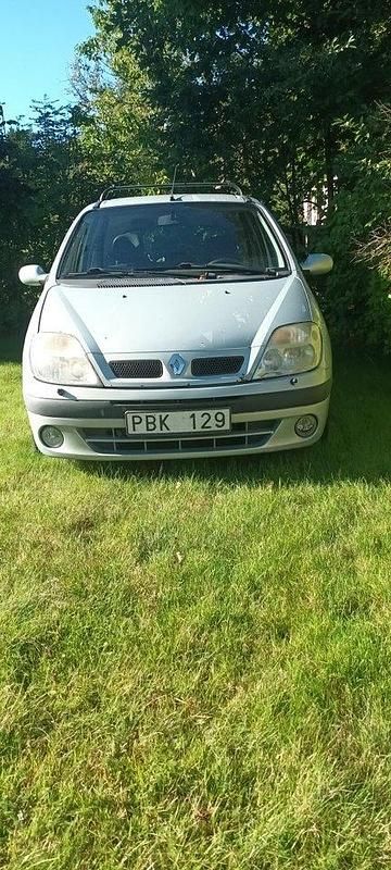 Grå Begagnad 2003 Renault Scénic Expression Minibuss | 9 000 kr (Bra pris) - Bild 1/2