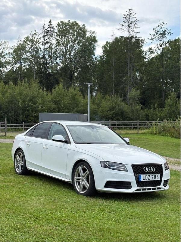 Vit Begagnad 2011 Audi A4 Sedan | 78 000 kr (Marknadspris) - Bild 1/4