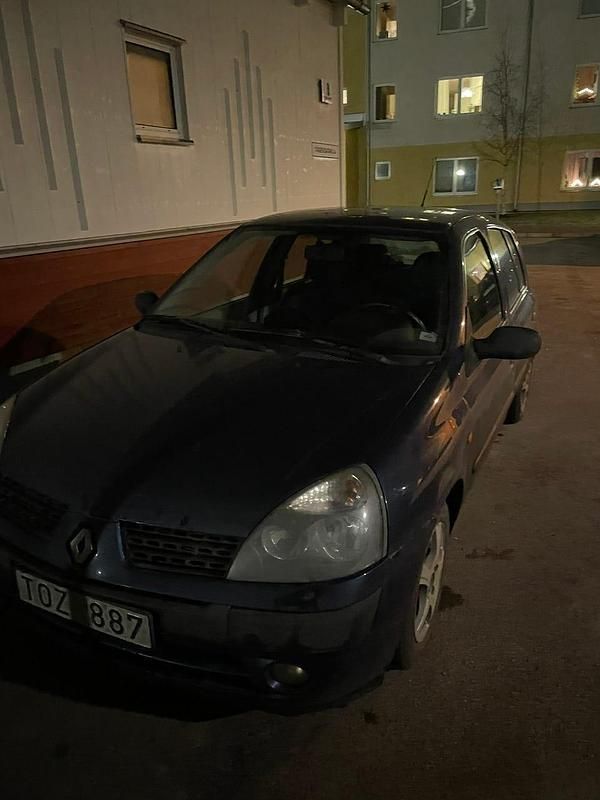 Begagnad 2002 Renault Clio II Halvkombi | 15 000 kr (Bra pris) - Bild 1/4