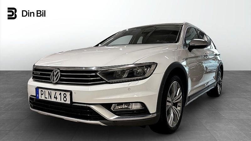 Vit (pure white) Begagnad 2017 VW Passat Alltrack Kombi | 219 900 kr (Marknadspris) - Bild 1/4