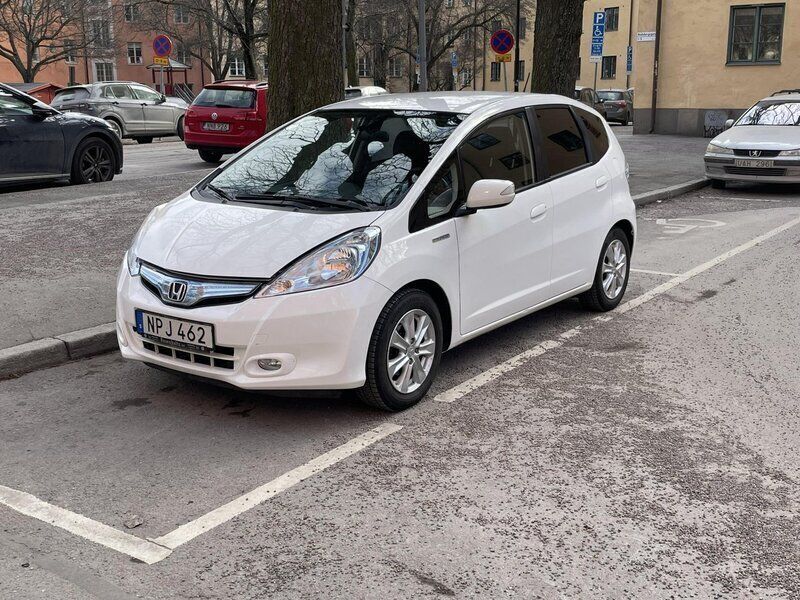 Vit Begagnad 2014 Honda Jazz Hybrid Halvkombi | 80 000 kr - Bild 1/3