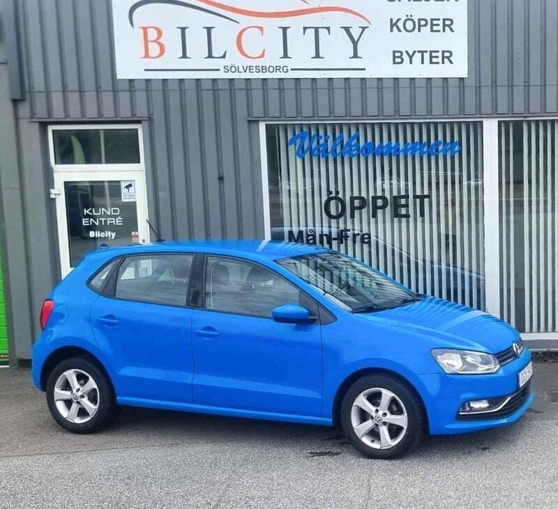 Blå Begagnad 2017 VW Polo Halvkombi | 69 900 kr (Bra pris) - Bild 1/4