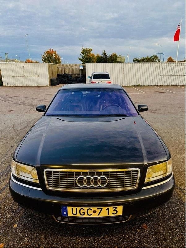 Svart Begagnad 2002 Audi S8 Sedan | 98 000 kr - Bild 1/4