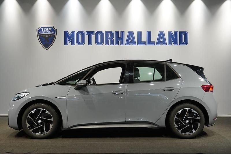 Grå Begagnad 2023 VW ID.3 Pro Performance Halvkombi | 274 900 kr (Marknadspris) - Bild 1/4