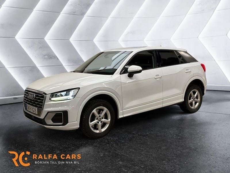 Vit Begagnad 2016 Audi Q2 SUV | 209 800 kr (Dyr) - Bild 1/3