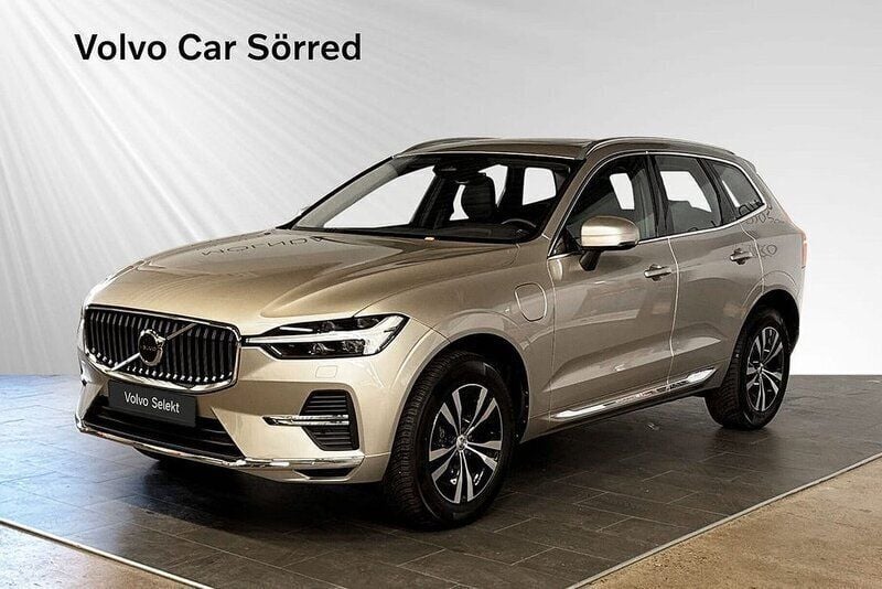 Ljusgrå Begagnad 2023 Volvo XC60 Core SUV | 499 900 kr (Superpris) - Bild 1/3
