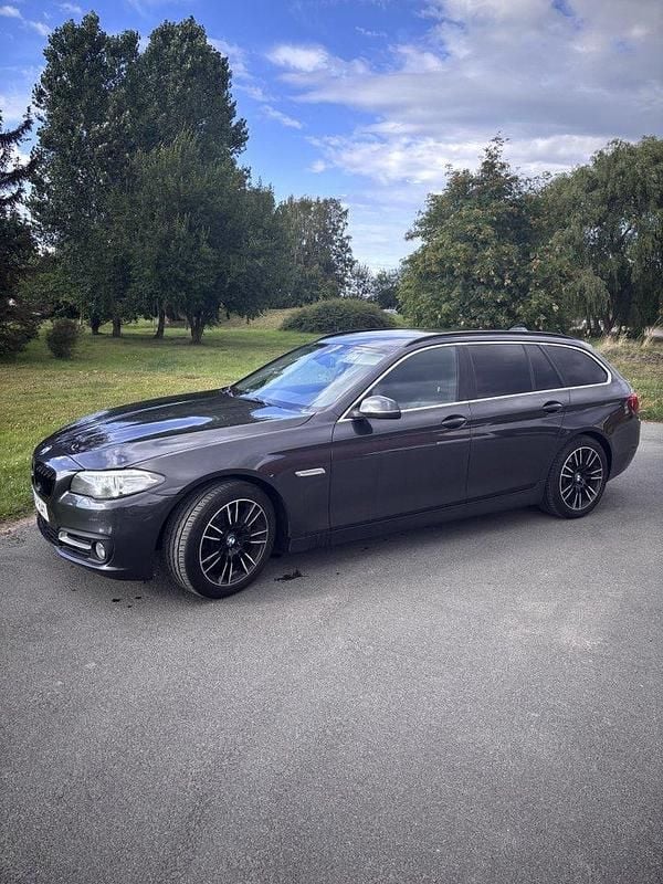 Grå Begagnad 2017 BMW 520 Kombi | 159 000 kr (Bra pris) - Bild 1/4