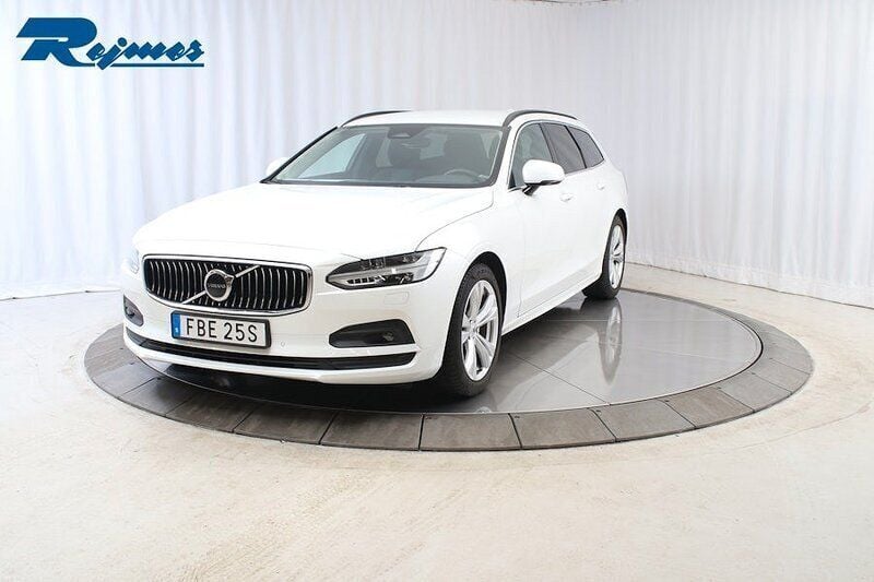 Vit (crystal vit metallic) Begagnad 2023 Volvo V90 Core Kombi | 379 900 kr (Marknadspris) - Bild 1/4