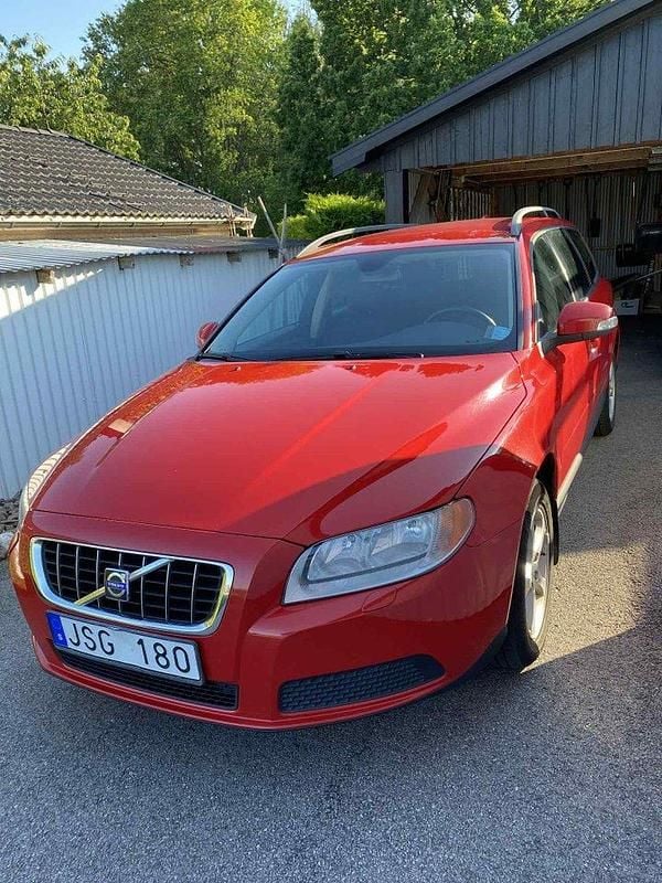 Röd Begagnad 2009 Volvo V70 Kinetic Kombi | 55 000 kr (Superpris) - Bild 1/4