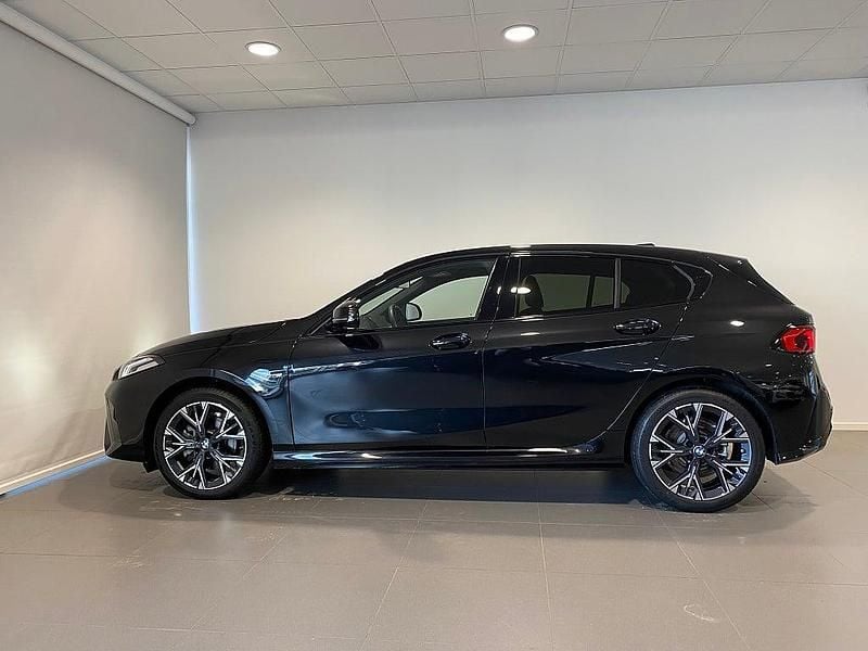 Begagnad BMW 120 M Sport 156 HK (114 kW) 2025 Svart Halvkombi