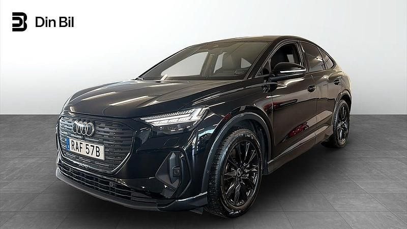 Svart Begagnad 2023 Audi Q4 Sportback e-tron S-Line SUV | 449 900 kr (Marknadspris) - Bild 1/4