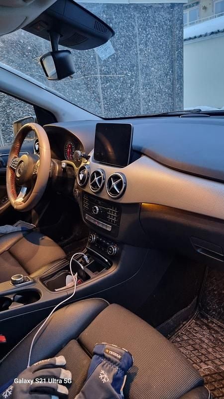 Begagnad Mercedes B200 136 HK (100 kW) 2018 Minibuss