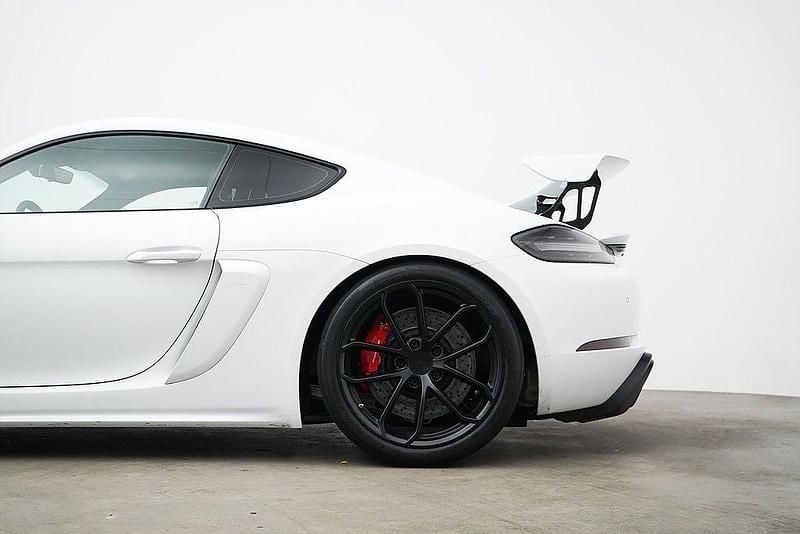 Begagnad Porsche 718 Cayman GT4 420 HK (308 kW) 2020 Vit Sportkupé