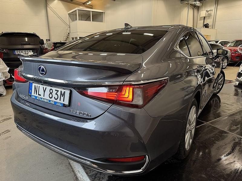 Begagnad Lexus ES300H Limited Edition 218 HK (160 kW) 2020 Grå Sedan