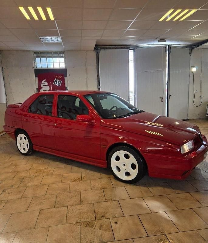Begagnad Alfa Romeo 155 186 HK (136 kW) 1994 Röd Sedan