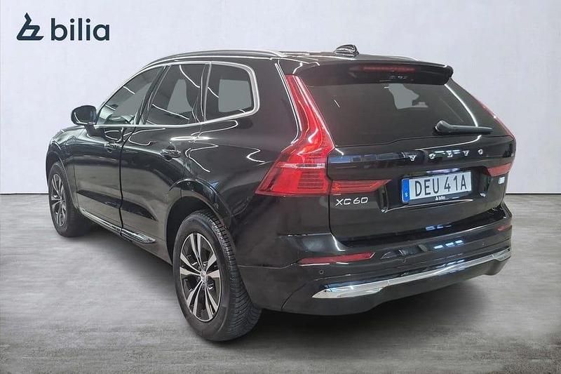 Begagnad Volvo XC60 Core 355 HK (261 kW) 2023 Svart SUV