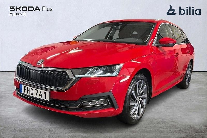Röd Begagnad 2020 Skoda Octavia Style Kombi | 268 500 kr (Marknadspris) - Bild 1/4