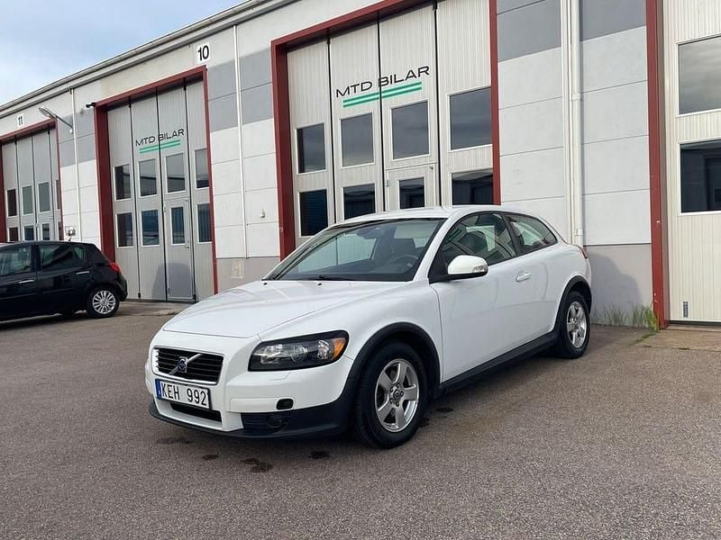 Begagnad Volvo C30 Momentum 125 HK (91 kW) 2009 Vit Halvkombi