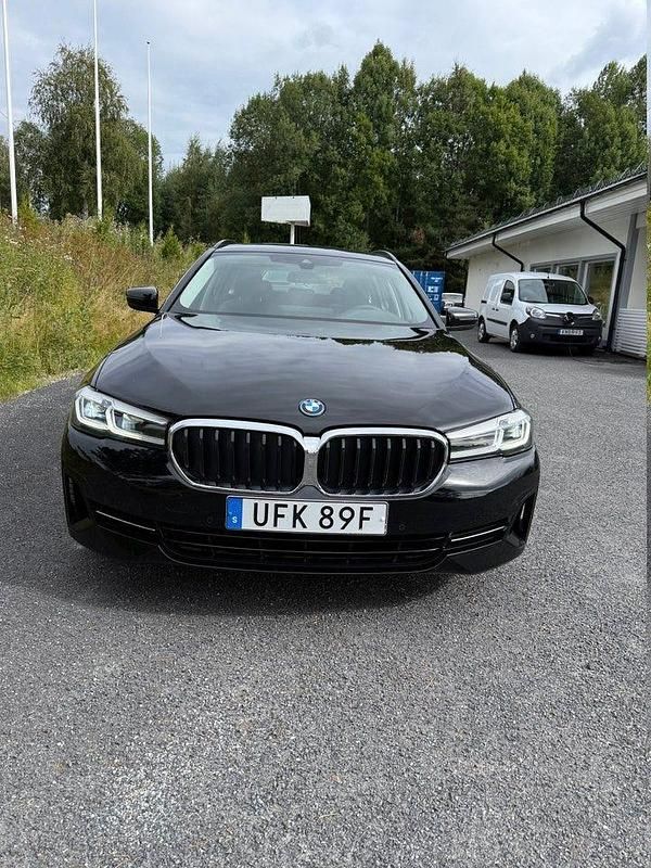 Begagnad BMW 530 292 HK (214 kW) 2024 Svart Kombi
