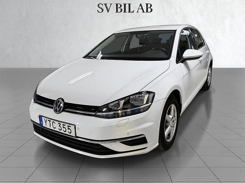 Vit Begagnad 2018 VW Golf VII Halvkombi | 154 900 kr (Marknadspris) - Bild 1/4