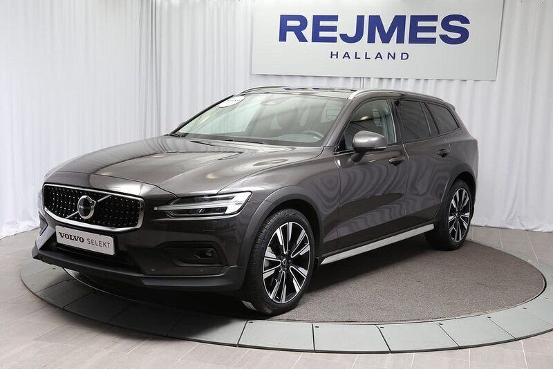 Grå Begagnad 2023 Volvo V60 CC Core Kombi | 414 500 kr (Lite dyr) - Bild 1/4