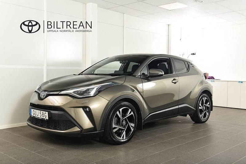 Grön (grön metallic) Begagnad 2022 Toyota C-HR Edition SUV | 268 900 kr (Marknadspris) - Bild 1/4