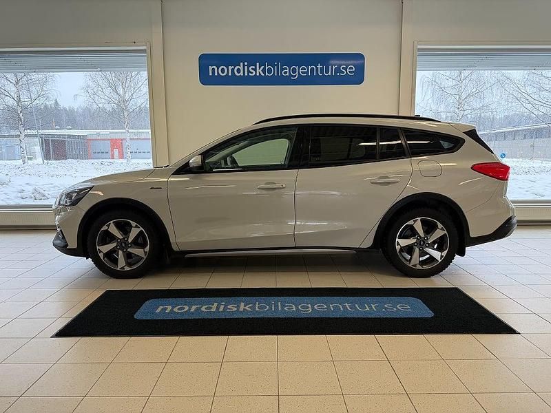 Begagnad Ford Focus Active 125 HK (91 kW) 2020 Vit grå Kombi