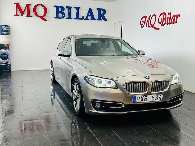 Silver Begagnad 2013 BMW 520 Sedan | 134 900 kr (Marknadspris) - Bild 1/4