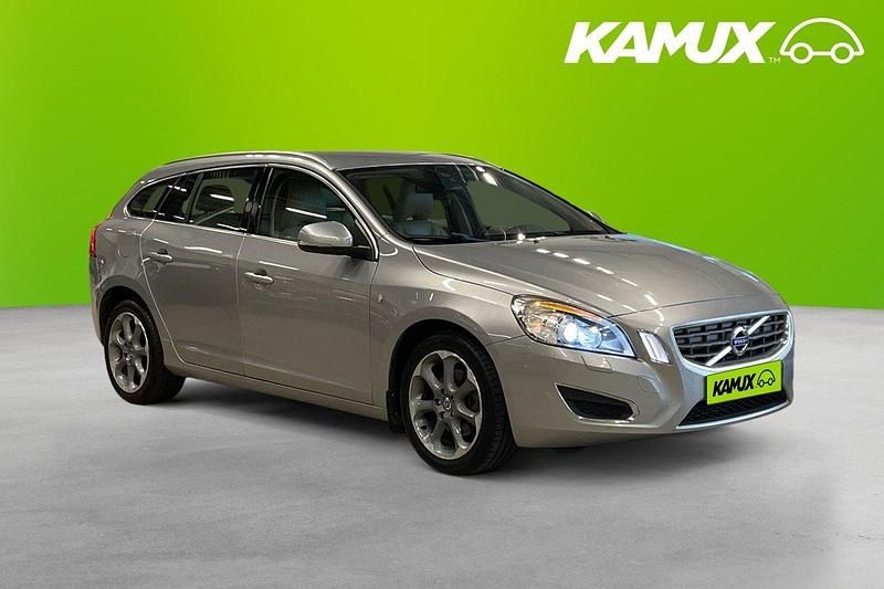Silver/grå Begagnad 2012 Volvo V60 Ocean Race Kombi | 126 800 kr (Marknadspris) - Bild 1/4