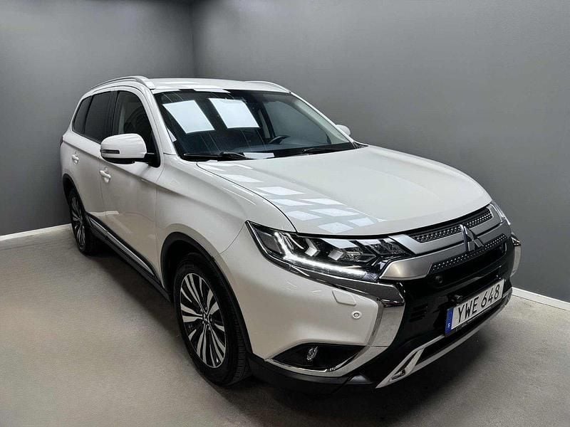 Vit Begagnad 2019 Mitsubishi Outlander SUV | 179 900 kr (Bra pris) - Bild 1/4