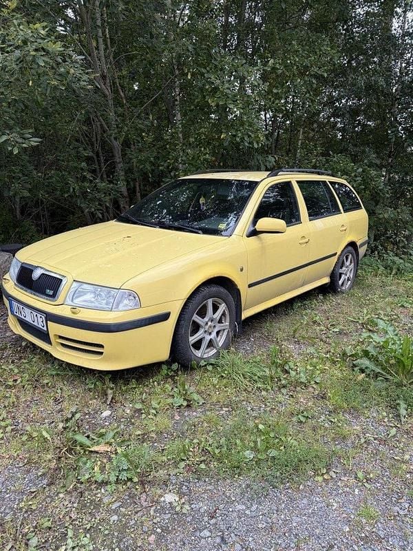 Gul Begagnad 2004 Skoda Octavia Tour Kombi | 15 000 kr (Marknadspris) - Bild 1/4