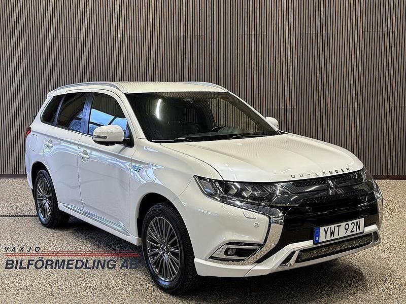 Begagnad Mitsubishi Outlander P-HEV 135 HK (99 kW) 2020 Vit SUV