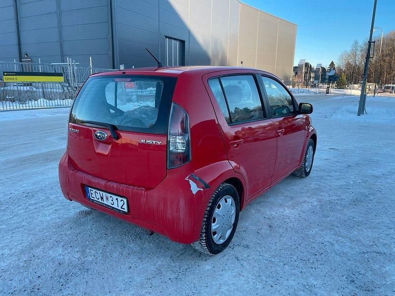 Begagnad Subaru Justy 70 HK (51 kW) 2007 Röd Halvkombi