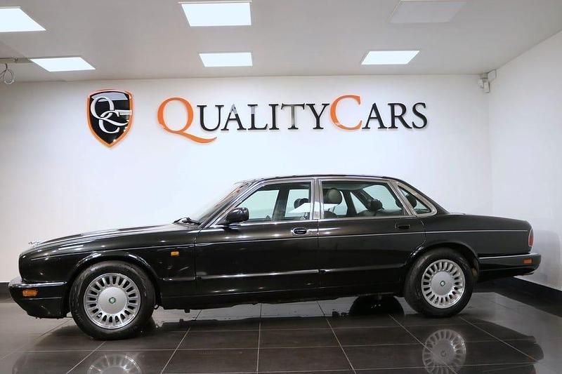 Begagnad Jaguar XJ Sovereign 241 HK (177 kW) 1997 Svart Sedan