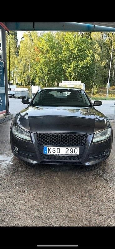 Grå Begagnad 2010 Audi A5 Sportback Comfort Halvkombi | 80 000 kr (Bra pris) - Bild 1/4