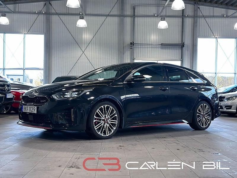 Svart Begagnad 2018 Kia ProCeed Kombi | 224 900 kr - Bild 1/4