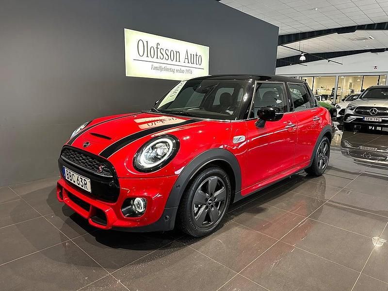 Begagnad Mini John Cooper Works 178 HK (130 kW) 2020 Chiliröd Halvkombi