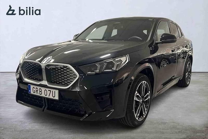 Svart Ny 2026 BMW iX2 SUV | 656 700 kr - Bild 1/1