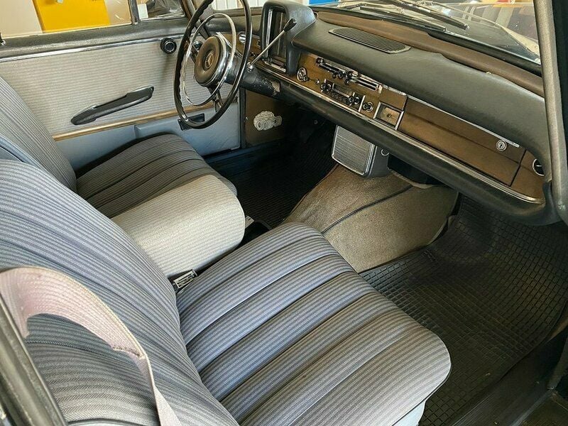 Begagnad Mercedes 220 124 HK (91 kW) 1962 Svart Sedan