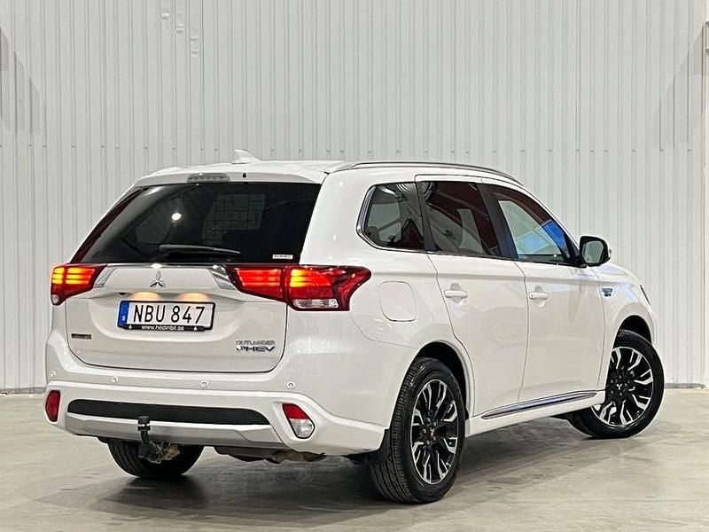 Begagnad Mitsubishi Outlander 203 HK (149 kW) 2018 Vit SUV