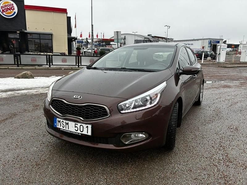 Begagnad Kia Ceed 128 HK (94 kW) 2013 Halvkombi