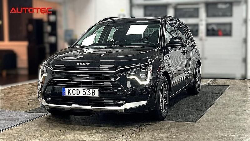 Svart Begagnad 2023 Kia Niro SUV | 269 500 kr (Superpris) - Bild 1/4