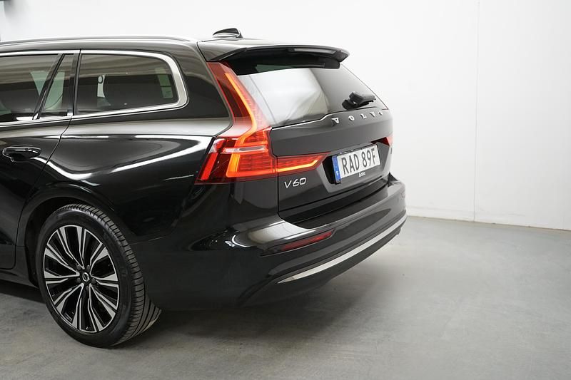 Begagnad Volvo V60 Core 253 HK (186 kW) 2022 Svart Kombi