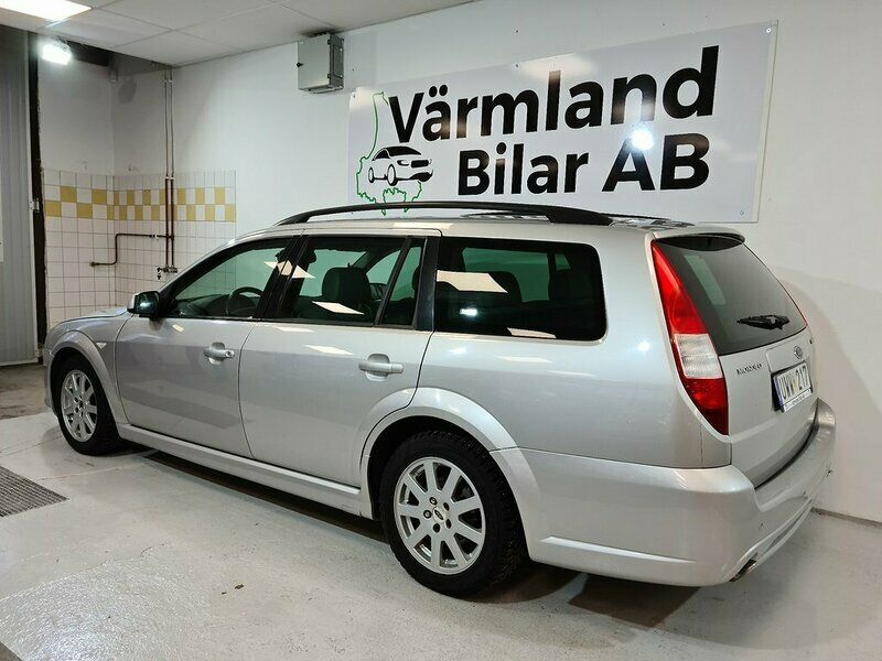 Begagnad Ford Mondeo ST 226 HK (166 kW) 2004 Silver Kombi