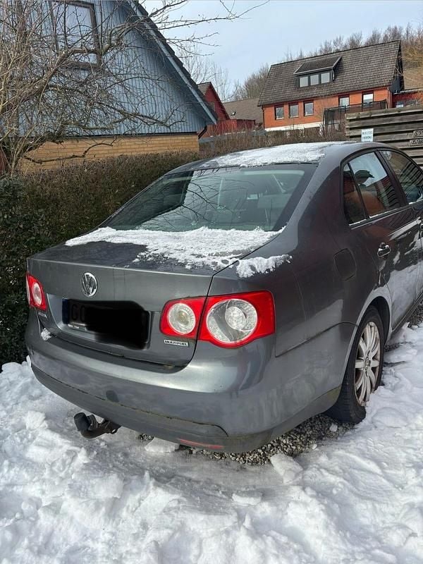 Begagnad VW Jetta 102 HK (75 kW) 2009 Sedan