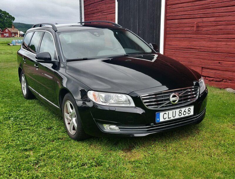 Svart Begagnad 2015 Volvo V70 Momentum Kombi | 124 000 kr (Marknadspris) - Bild 1/4