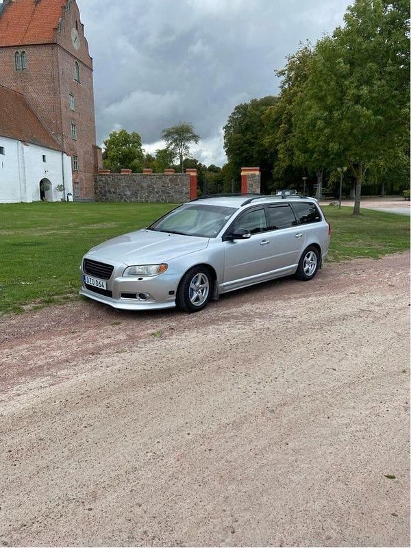 Begagnad 2011 Volvo V70 R-Design Kombi | 70 000 kr (Lite dyr) - Bild 1/4