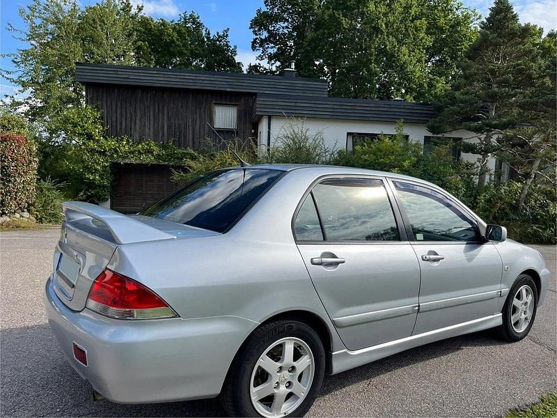 Silver Begagnad 2006 Mitsubishi Lancer Sedan | 49 900 kr (Lite dyr) - Bild 1/4