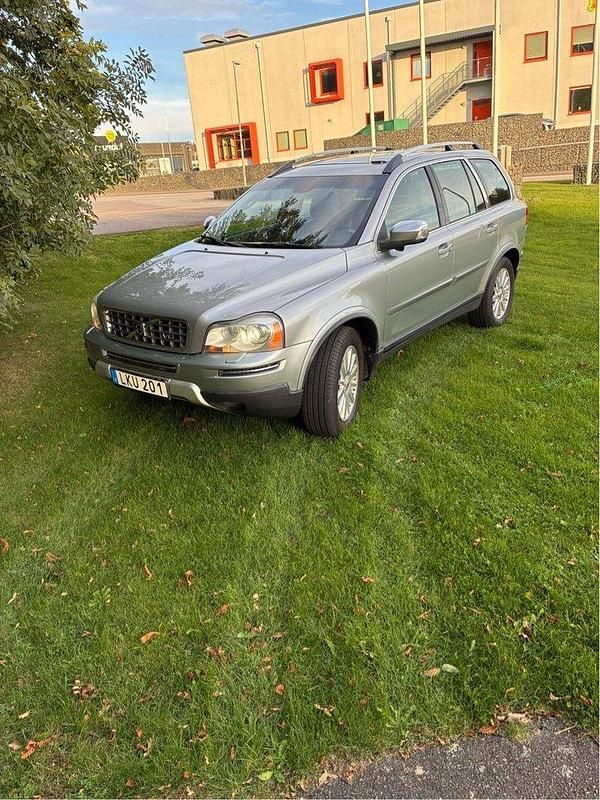 Silver Begagnad 2008 Volvo XC90 Executive SUV | 72 000 kr (Lite dyr) - Bild 1/4